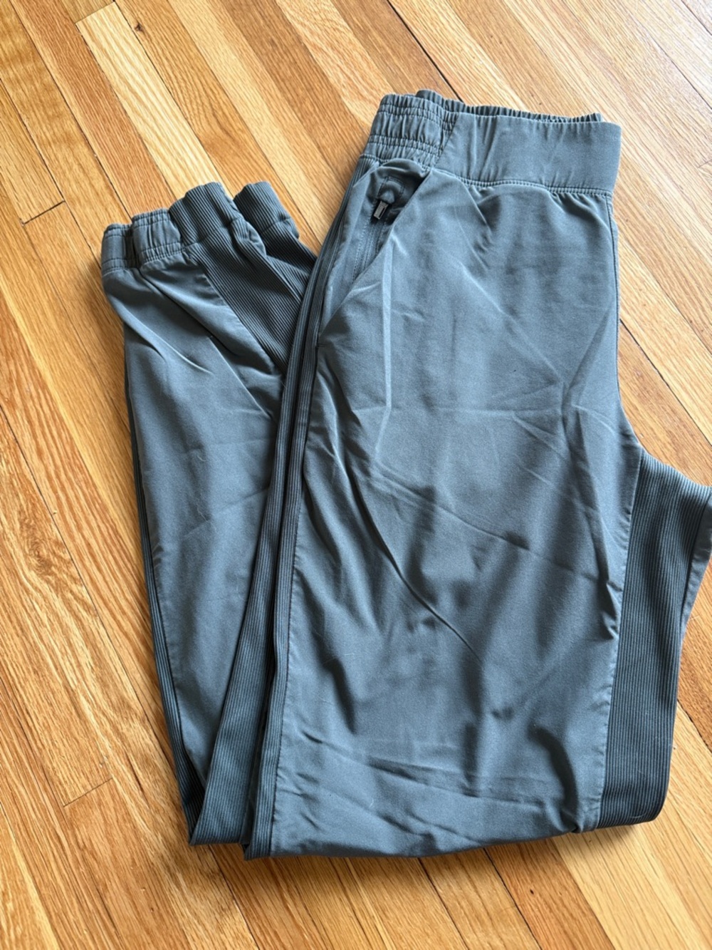 Athleta Jogger Pants in Olive green